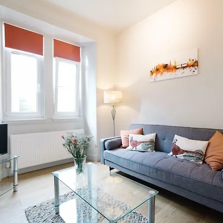 Beautiful City Centre Apartment - Holyrood Park Edinburgh Exterior photo