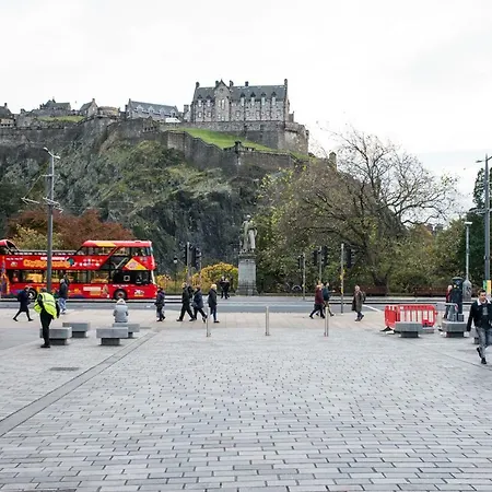Beautiful City Centre Apartment - Holyrood Park Edinburgh Exterior photo